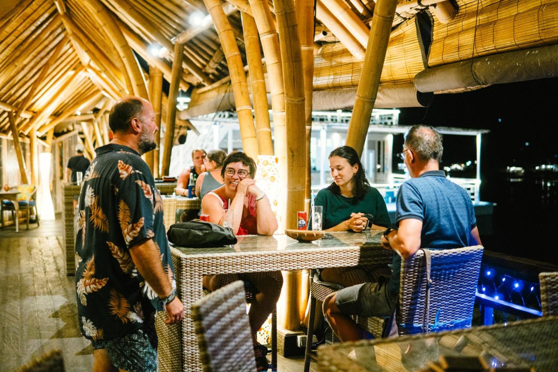 Nusa View - Oceanfront Rentals Lembongan Buitenkant foto